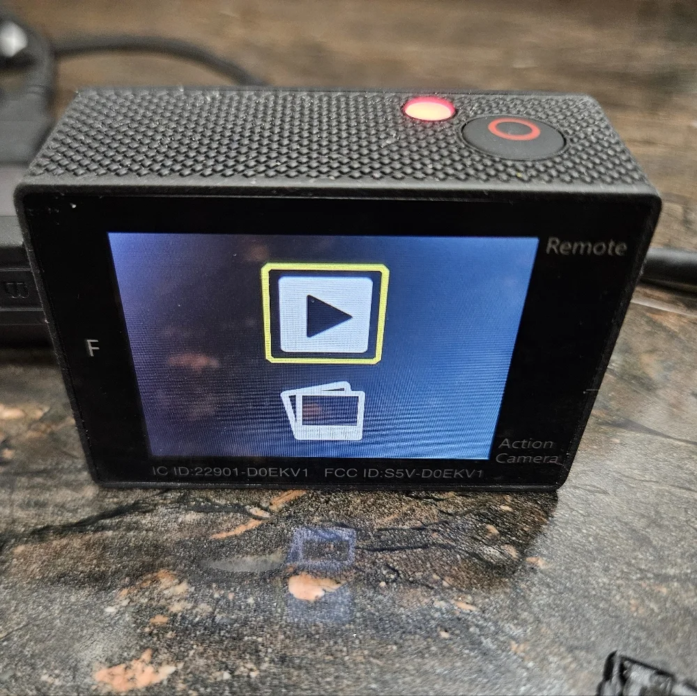 AKASO EK7000 Camera Underwater Video selfie EUC waterproof new $70 SD card